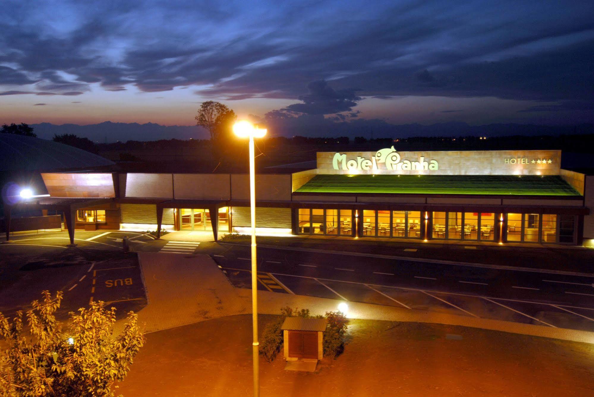 Motel Hotel Piranha Cameriano Exterior photo
